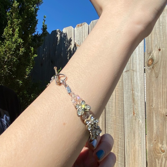 Vintage Rhinestone Butterfly Silver Tone Bracelet With Clasp & Heart - Picture 6 of 7